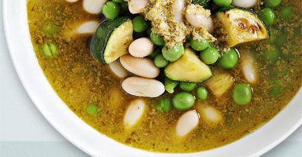 Courgette, pea & pesto soup